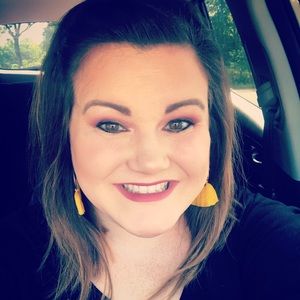 Meet your Posher, Lindy